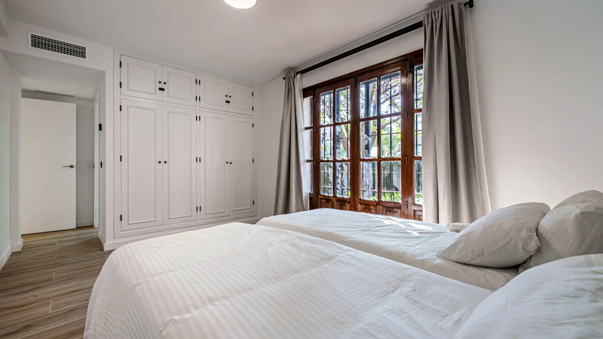 3 bedrooms Sierra Blanca ground floor apartment for sale