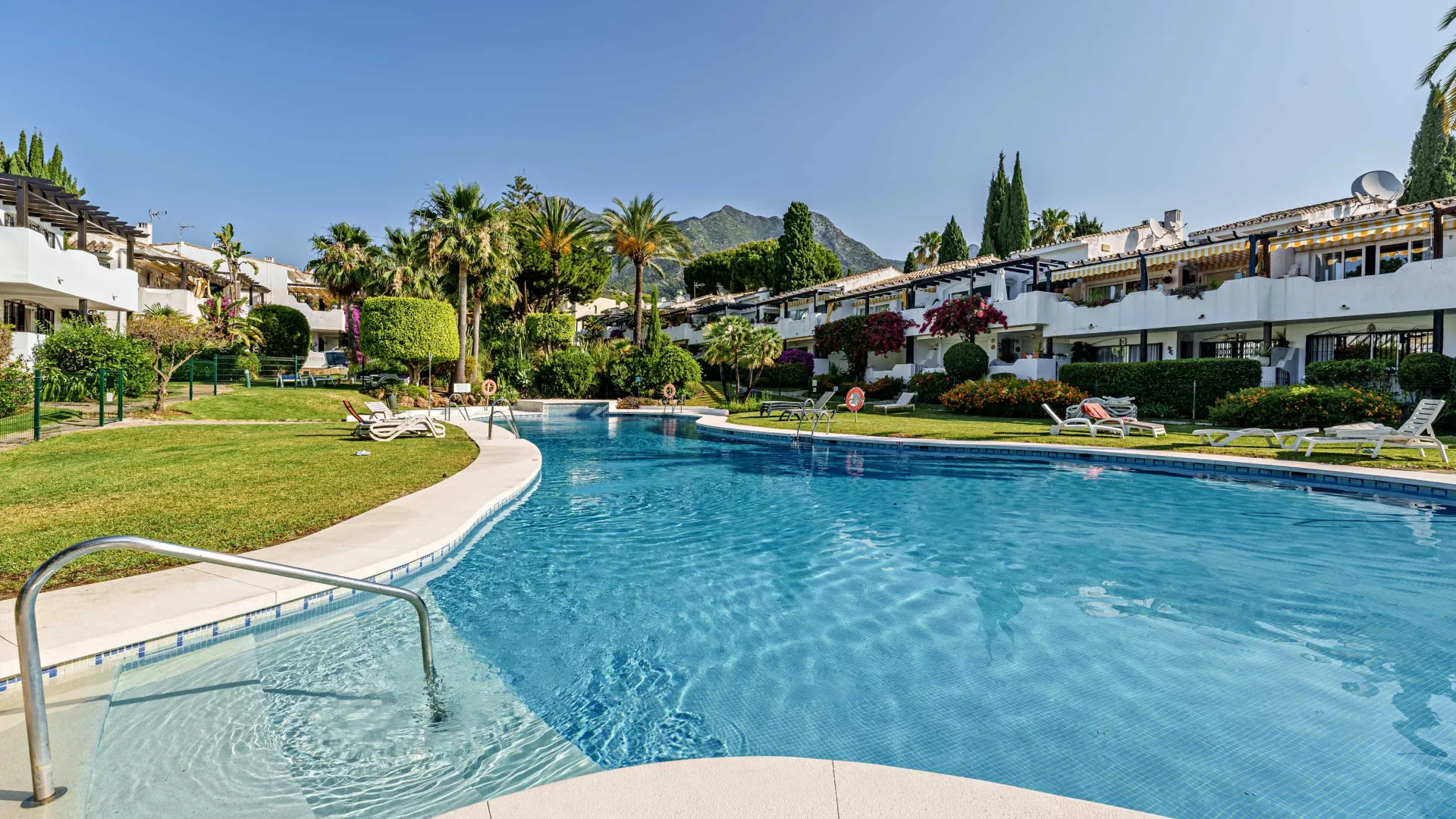 3 bedrooms Sierra Blanca ground floor apartment for sale