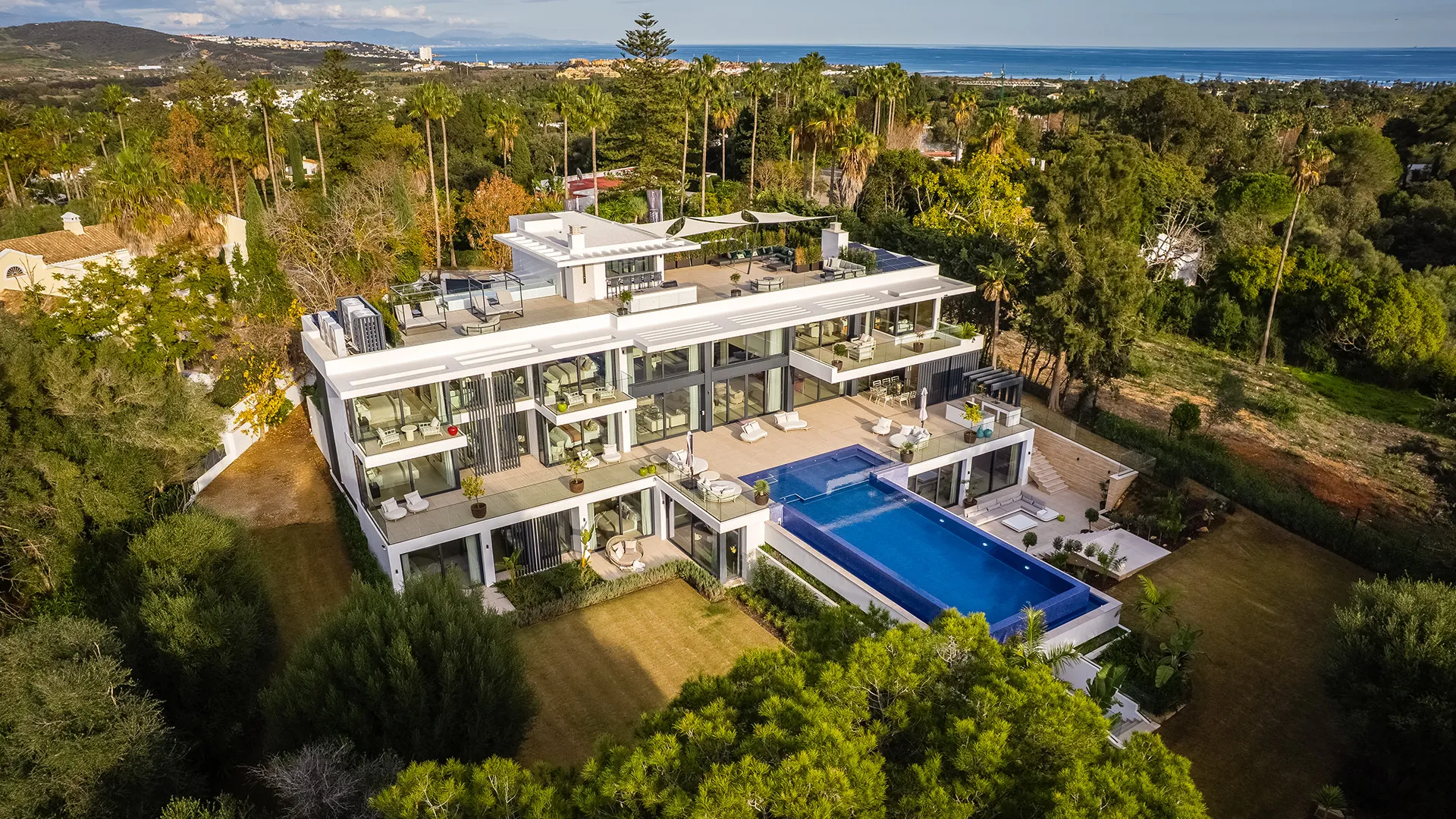 For sale 7 bedrooms villa in Kings & Queens