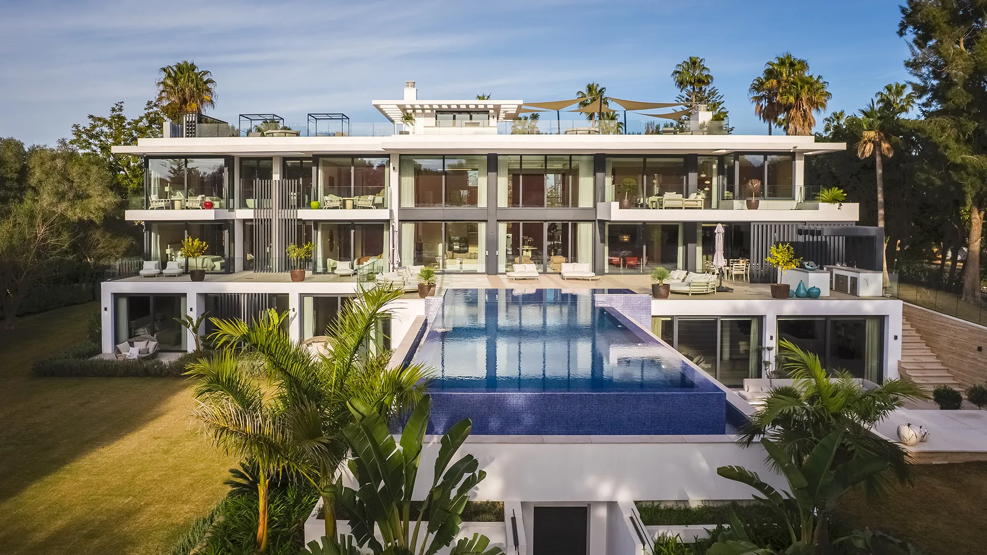 For sale 7 bedrooms villa in Kings & Queens