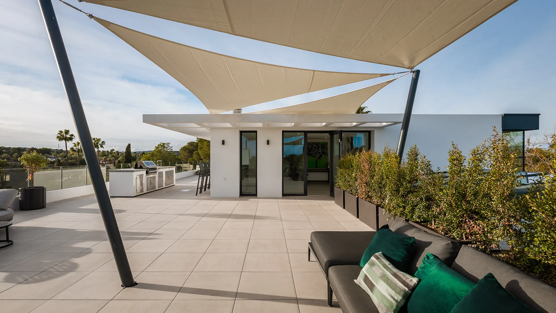 For sale 7 bedrooms villa in Kings & Queens