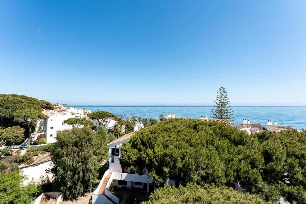 Calahonda Playa, atico duplex en venta con 2 dormitorios