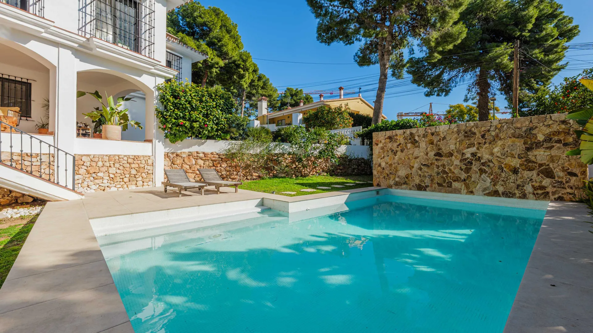 Se vende casa en Pinares de San Antón de 4 dormitorios