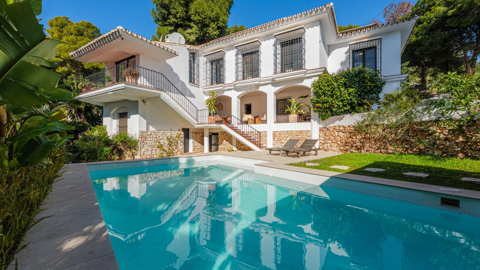 Se vende casa en Pinares de San Antón de 4 dormitorios