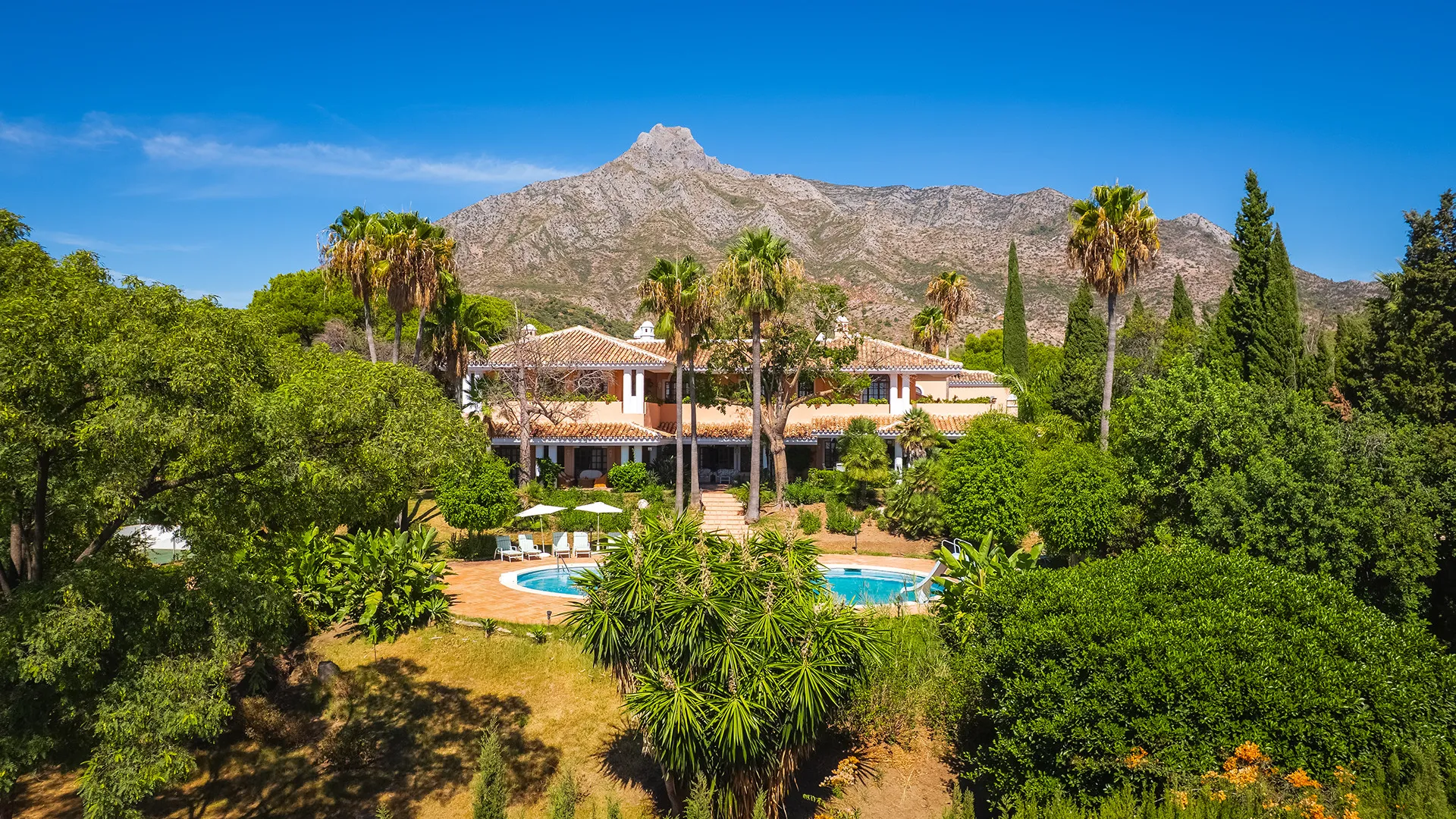 For sale villa in La Capellania with 20 bedrooms