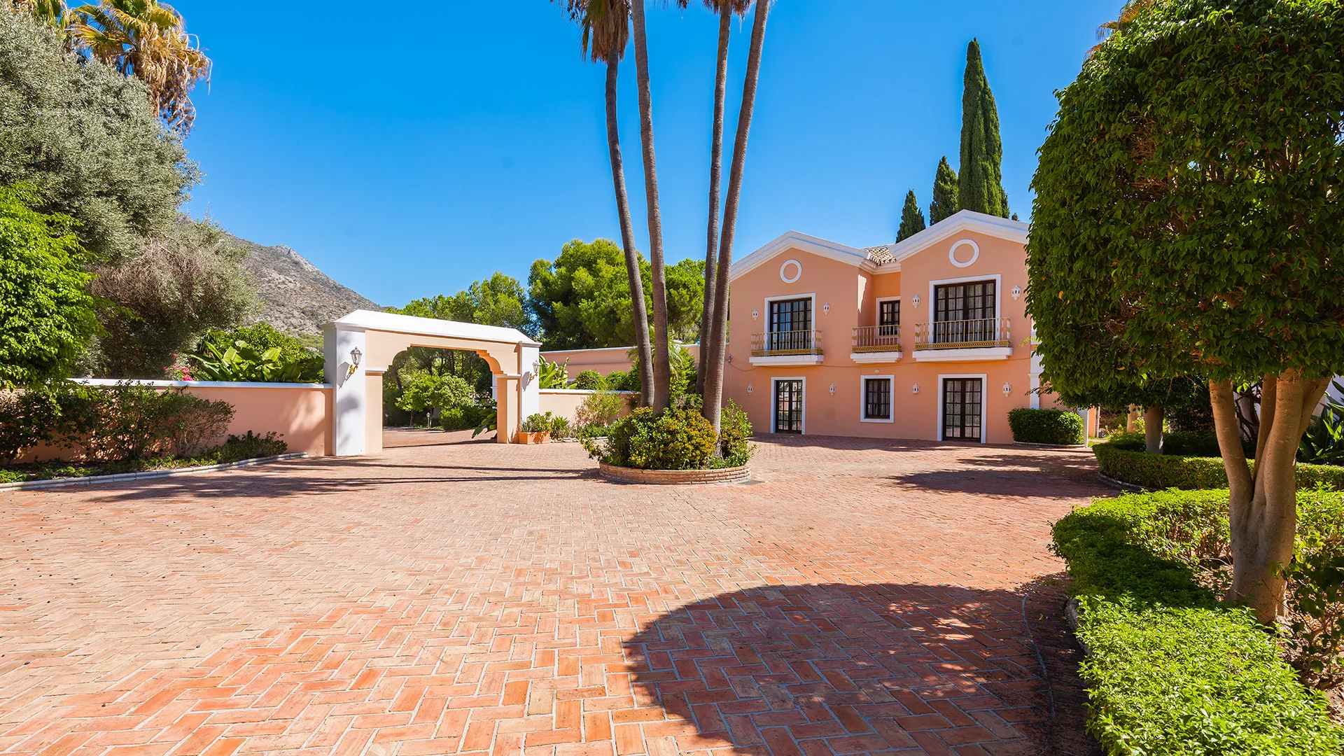 For sale villa in La Capellania with 20 bedrooms