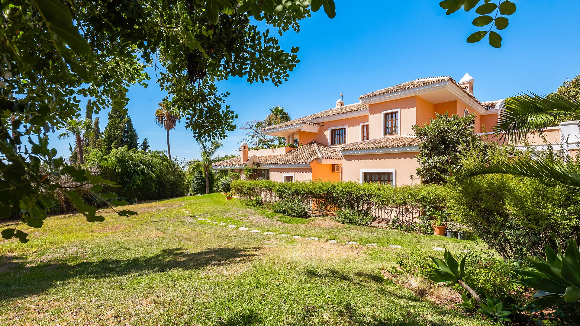 For sale villa in La Capellania with 20 bedrooms