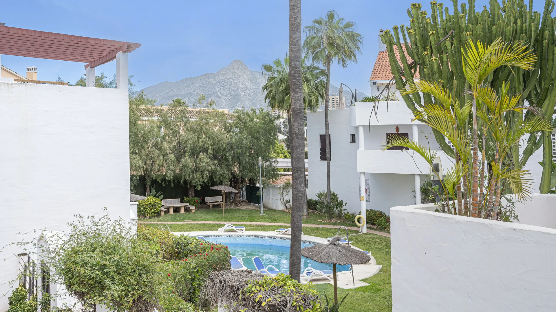 Buy Nueva Andalucia apartment
