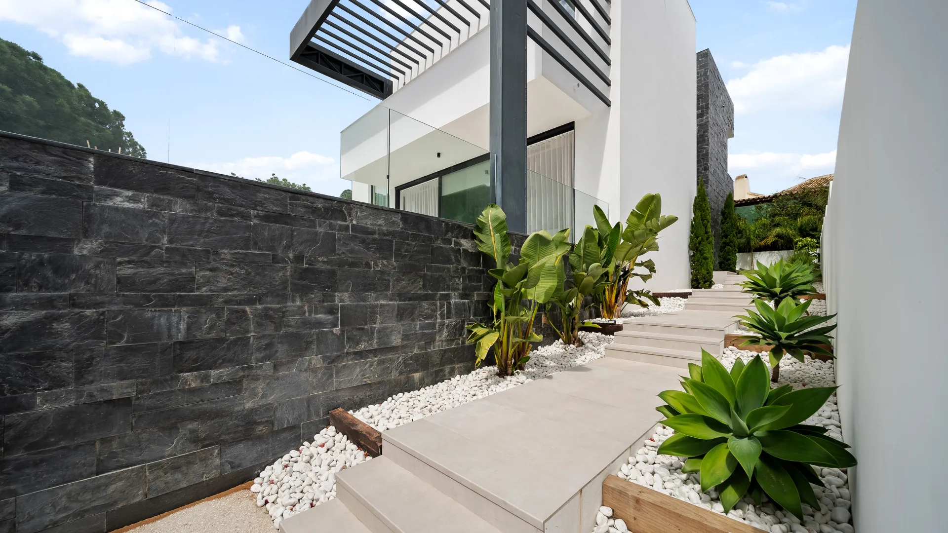 6 bedrooms villa in Marbesa for sale