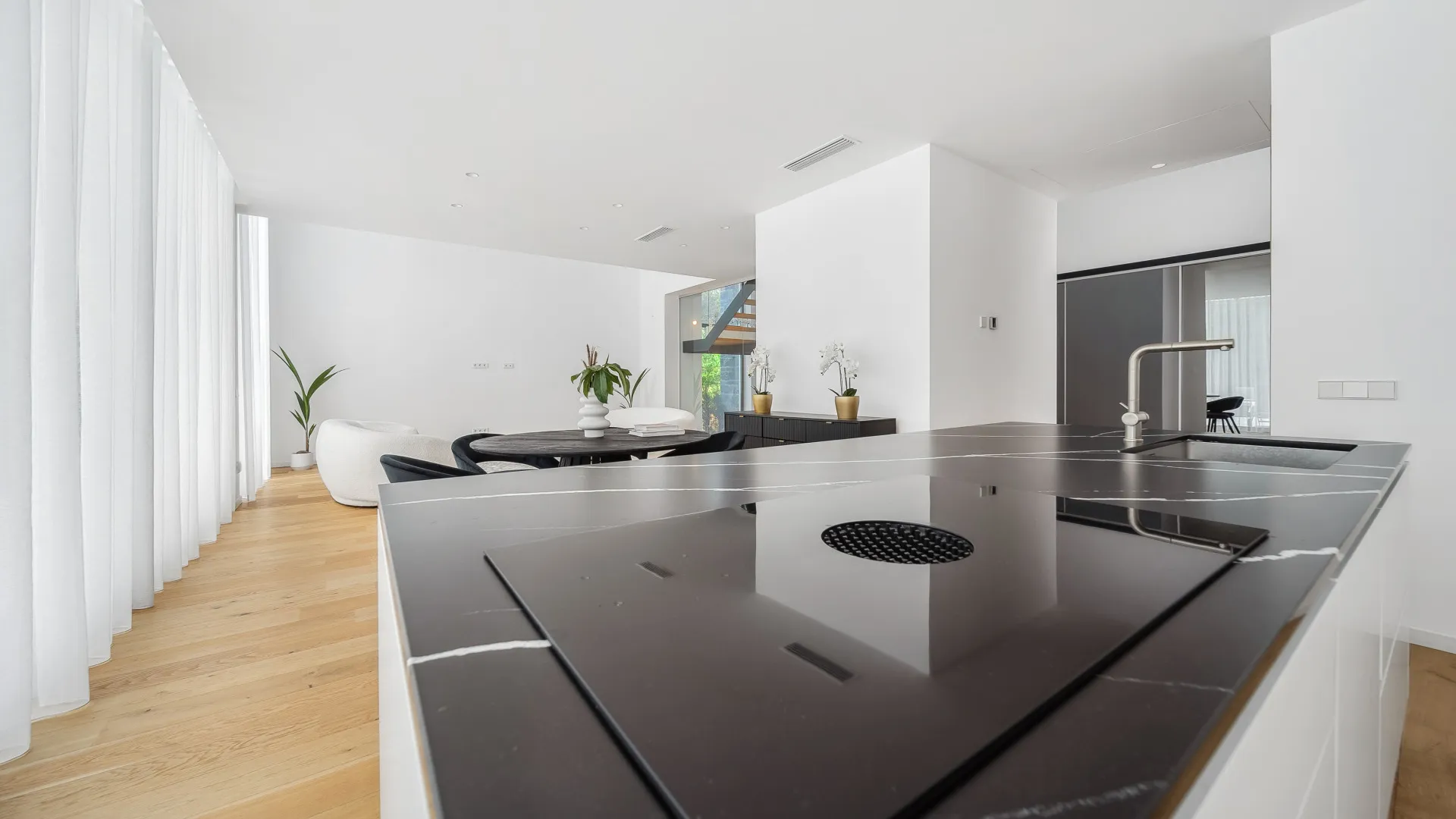 6 bedrooms villa in Marbesa for sale