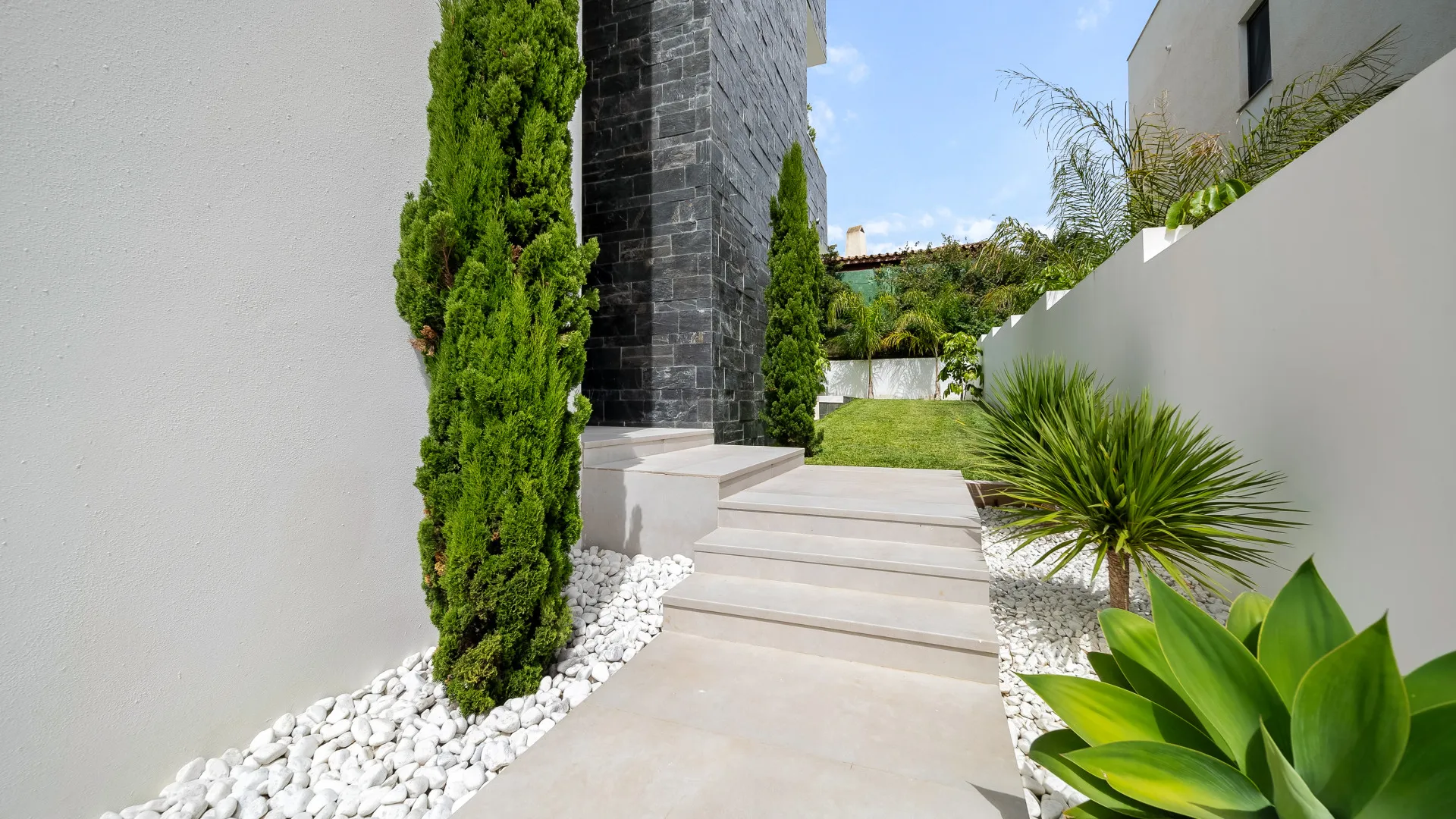 6 bedrooms villa in Marbesa for sale