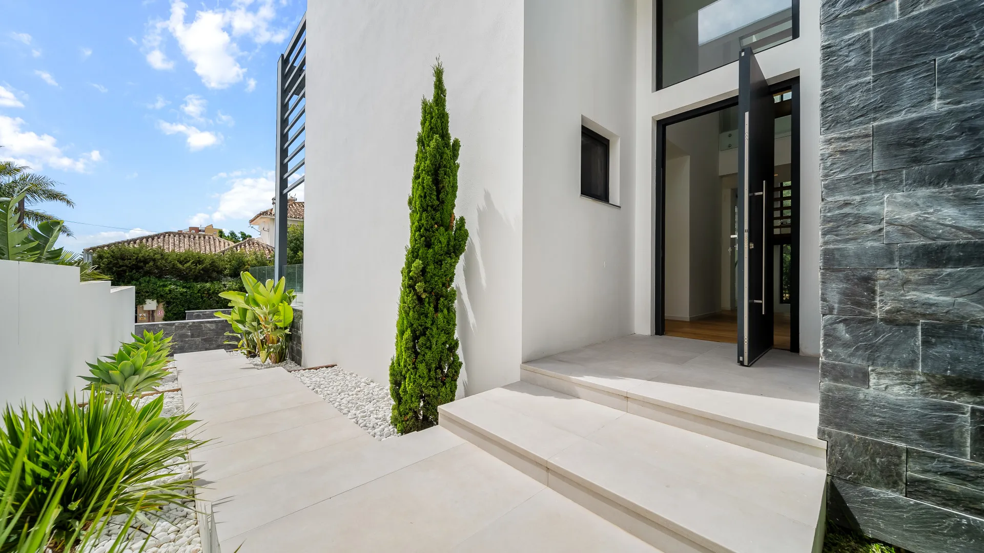 6 bedrooms villa in Marbesa for sale