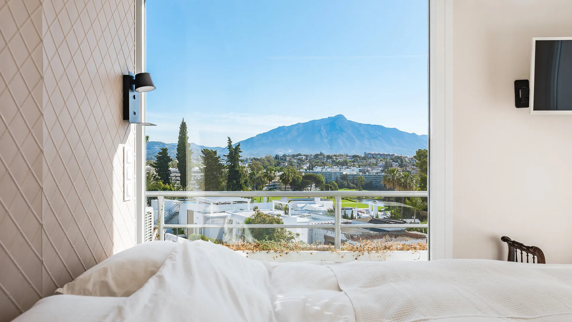 Ático a la venta con 3 dormitorios en Guadalmina Alta