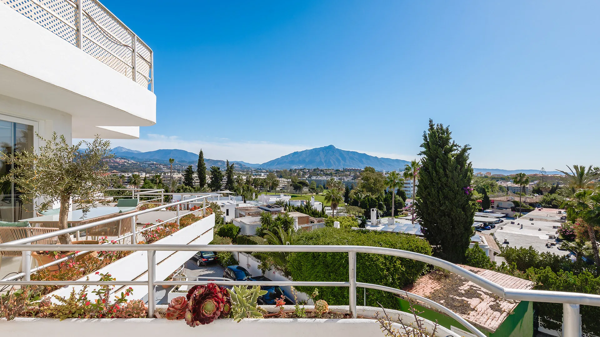 Ático a la venta con 3 dormitorios en Guadalmina Alta