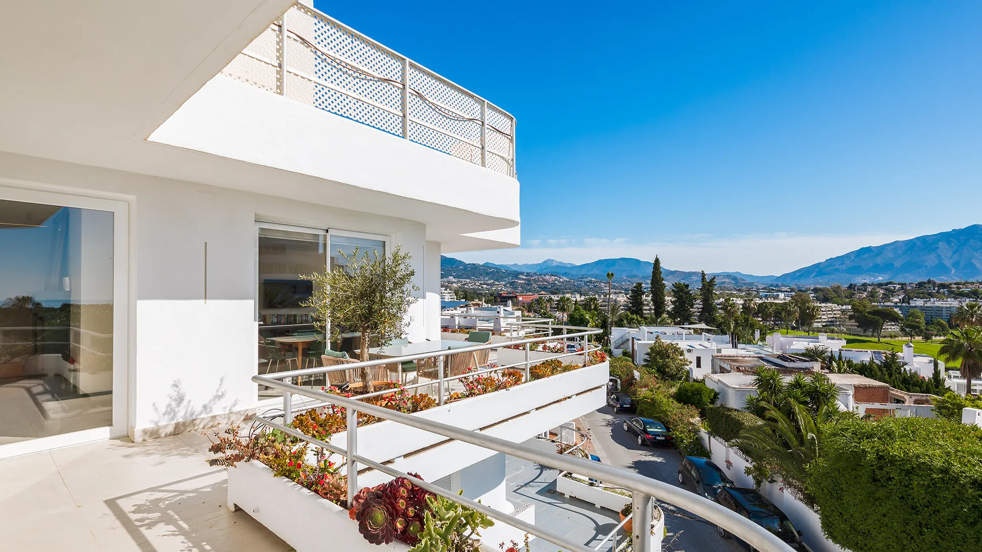 Ático a la venta con 3 dormitorios en Guadalmina Alta