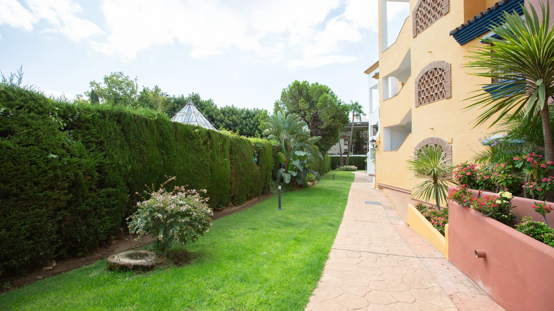 For sale Marbella Golden Mile duplex penthouse with 3 bedrooms