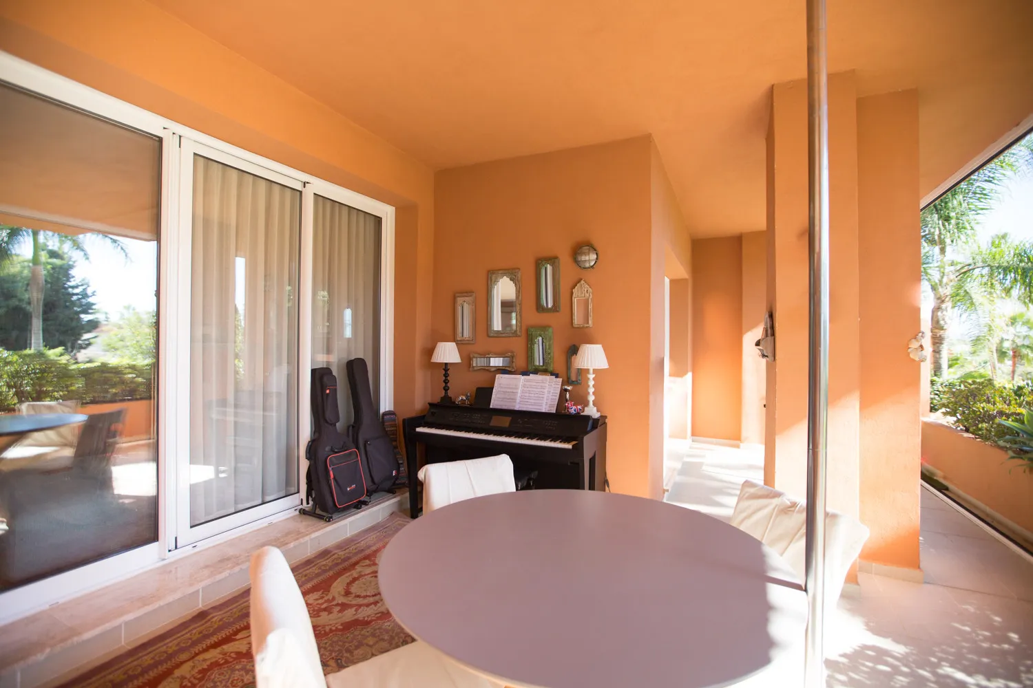 Apartamento planta baja con 2 dormitorios en venta en Alminar de Marbella