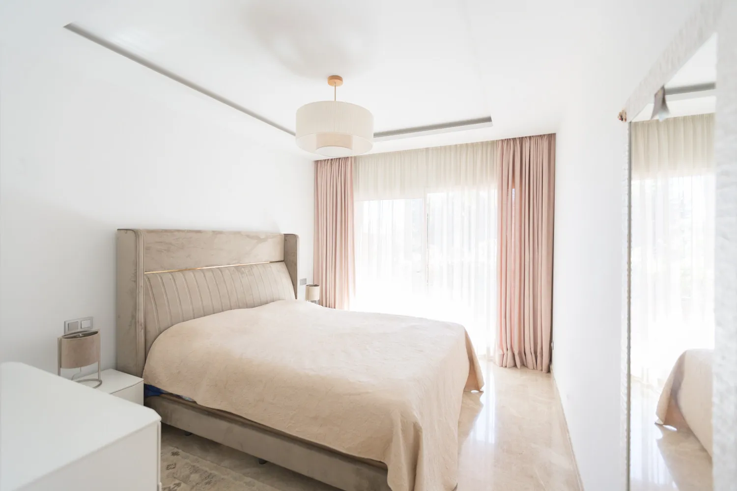 Apartamento planta baja con 2 dormitorios en venta en Alminar de Marbella