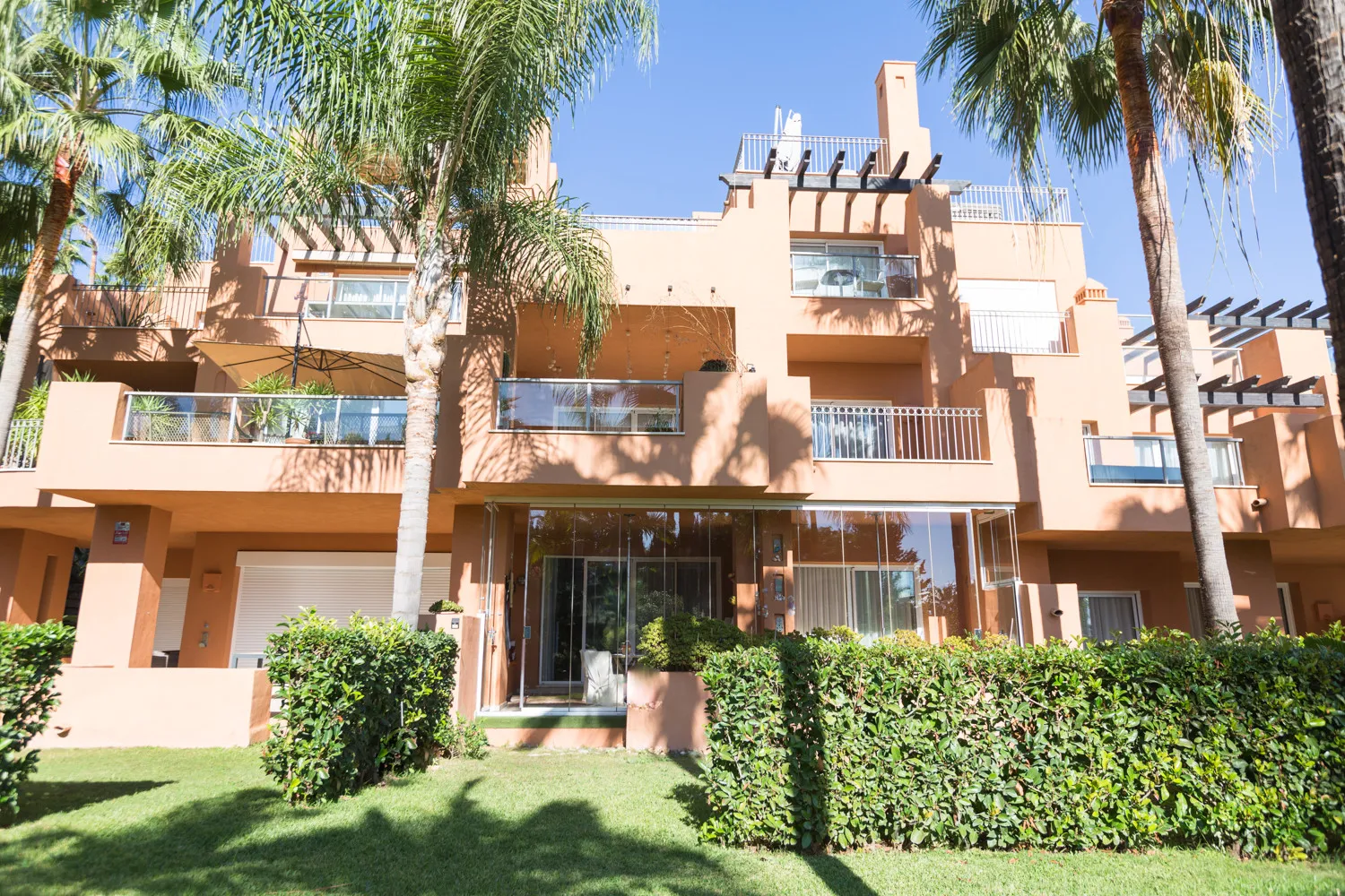 Apartamento planta baja con 2 dormitorios en venta en Alminar de Marbella