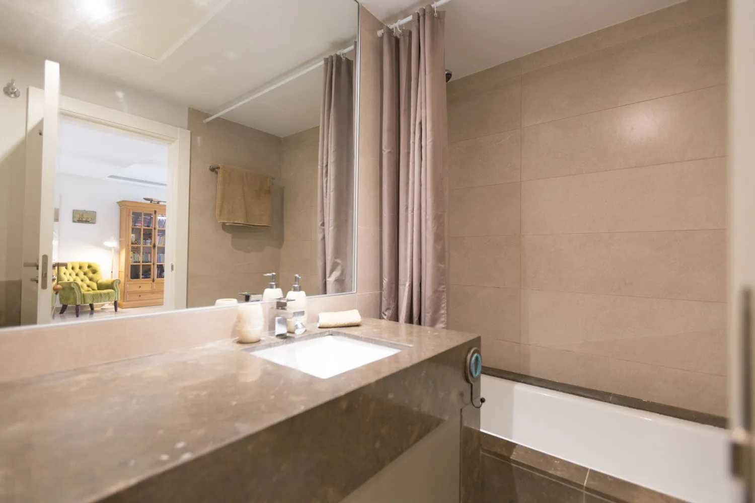 Apartamento planta baja con 2 dormitorios en venta en Alminar de Marbella