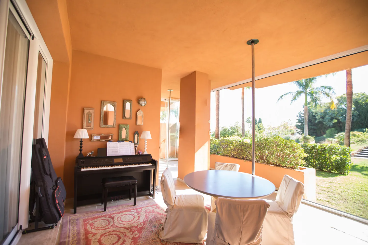 Apartamento planta baja con 2 dormitorios en venta en Alminar de Marbella