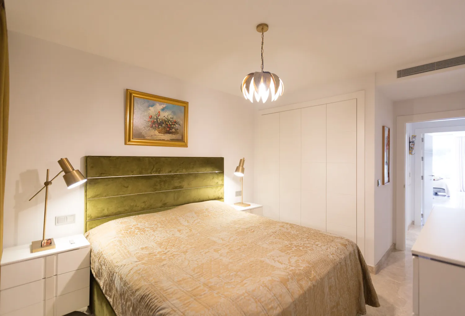 Apartamento planta baja con 2 dormitorios en venta en Alminar de Marbella