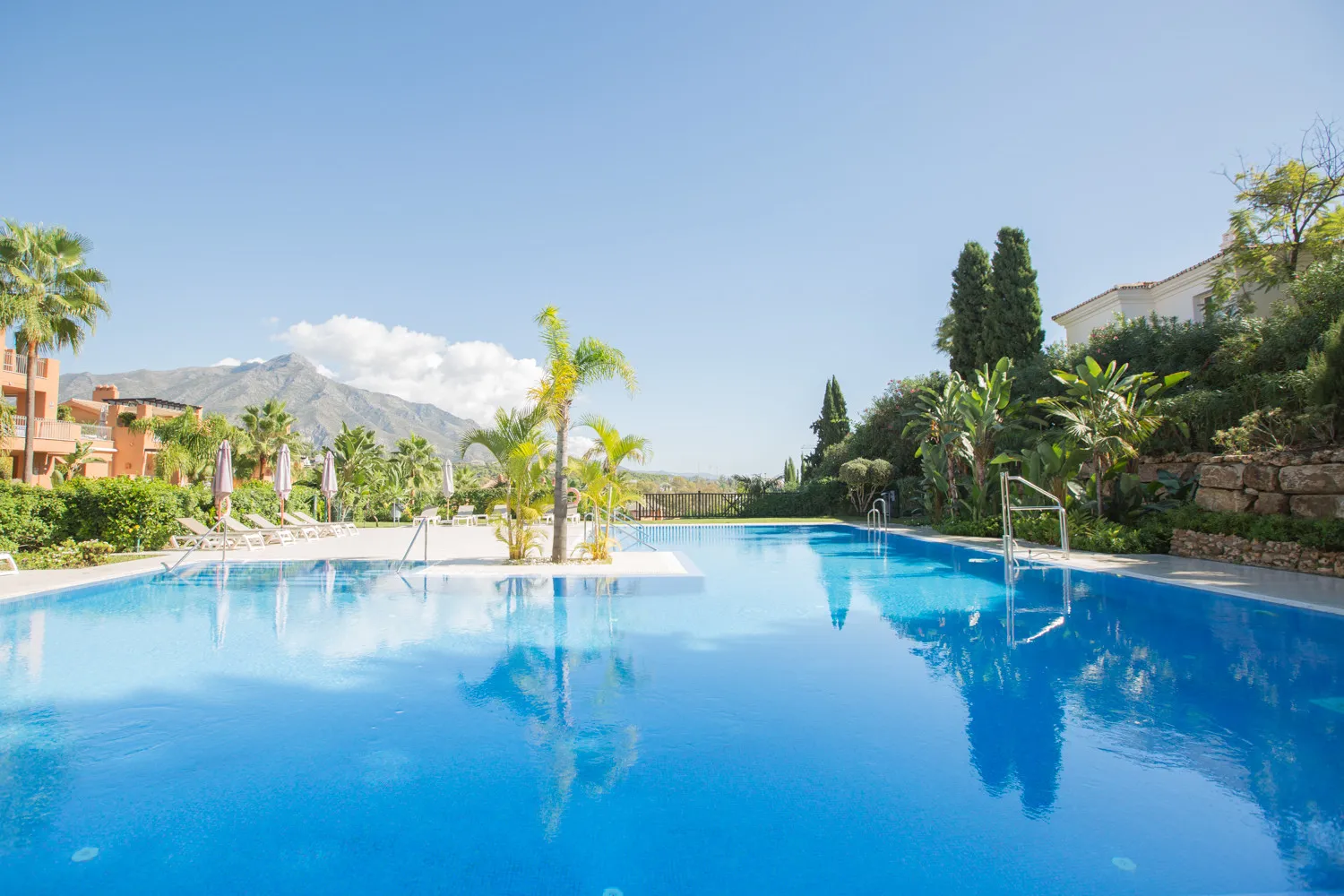 Apartamento planta baja con 2 dormitorios en venta en Alminar de Marbella