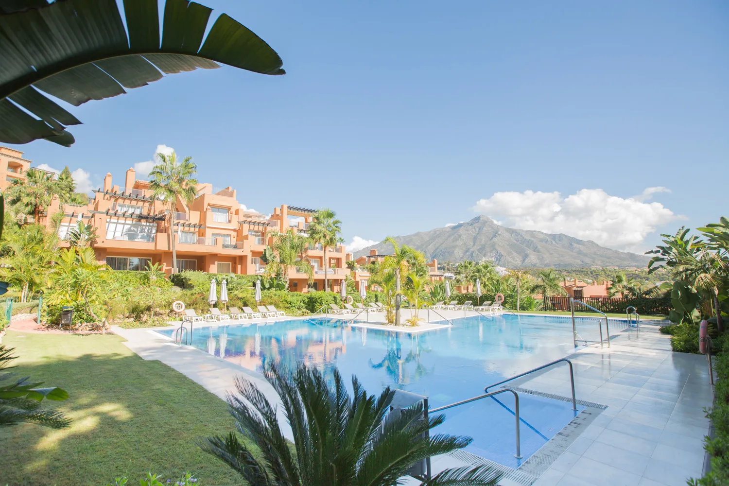 Apartamento planta baja con 2 dormitorios en venta en Alminar de Marbella