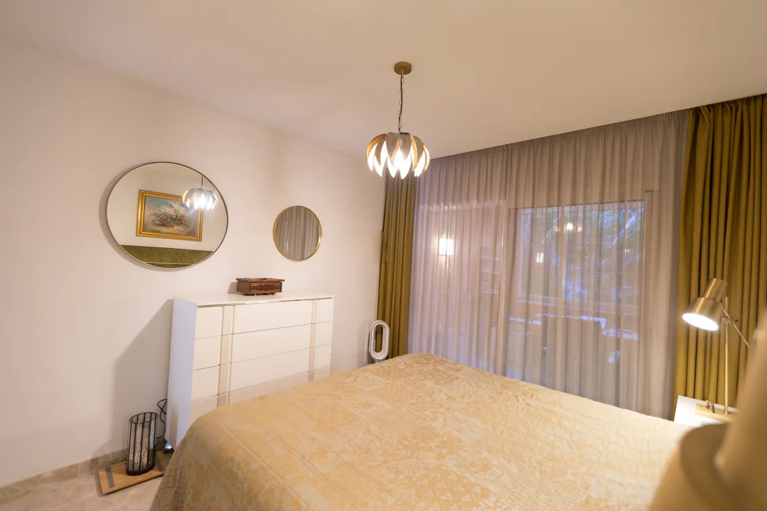 Apartamento planta baja con 2 dormitorios en venta en Alminar de Marbella