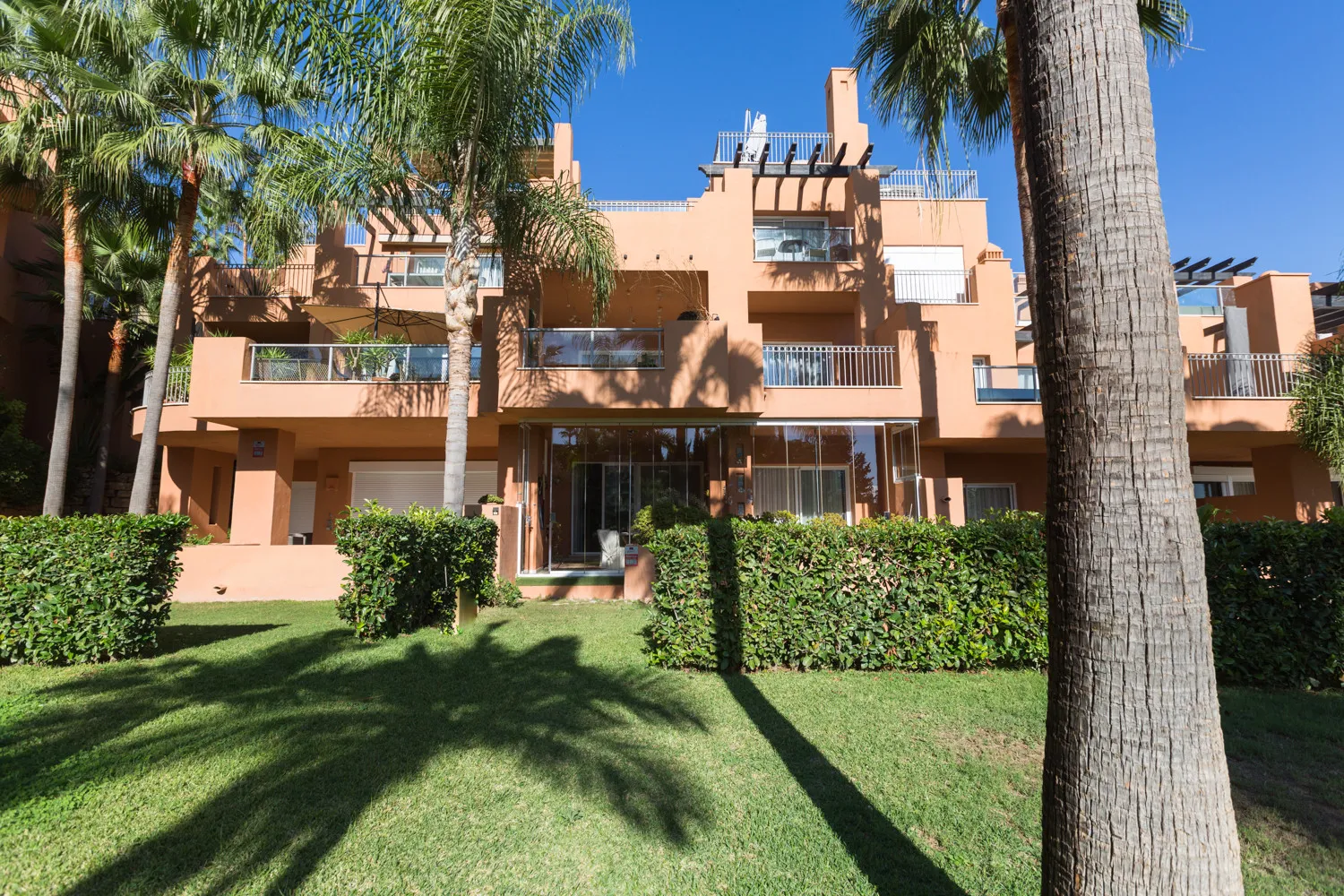 Apartamento planta baja con 2 dormitorios en venta en Alminar de Marbella