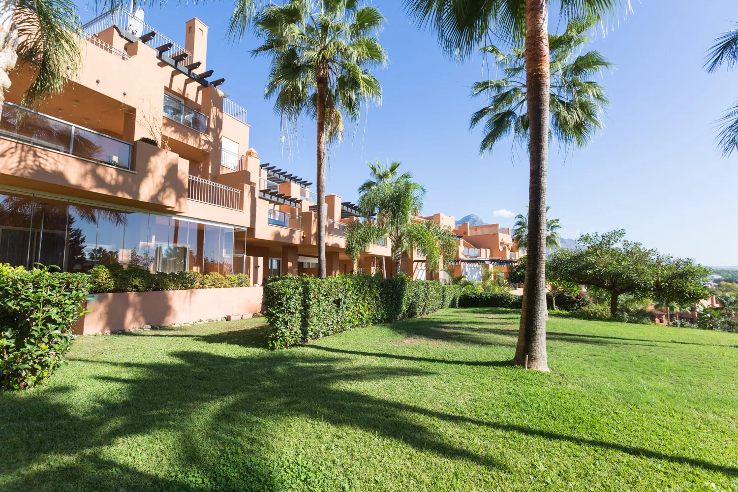 Apartamento planta baja con 2 dormitorios en venta en Alminar de Marbella