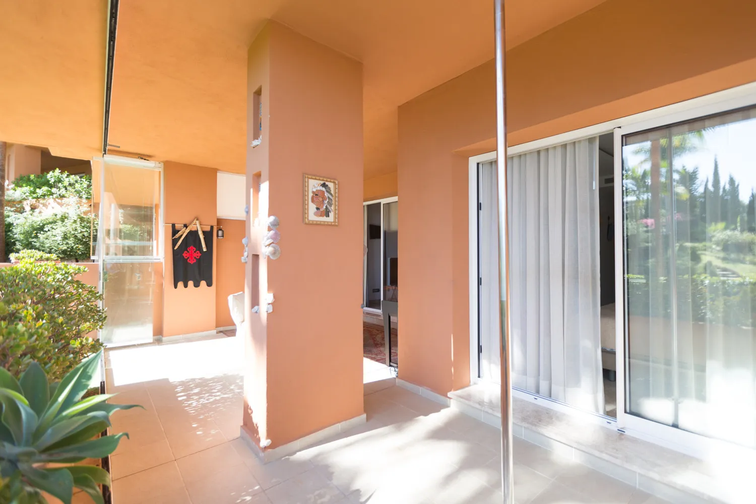 Apartamento planta baja con 2 dormitorios en venta en Alminar de Marbella