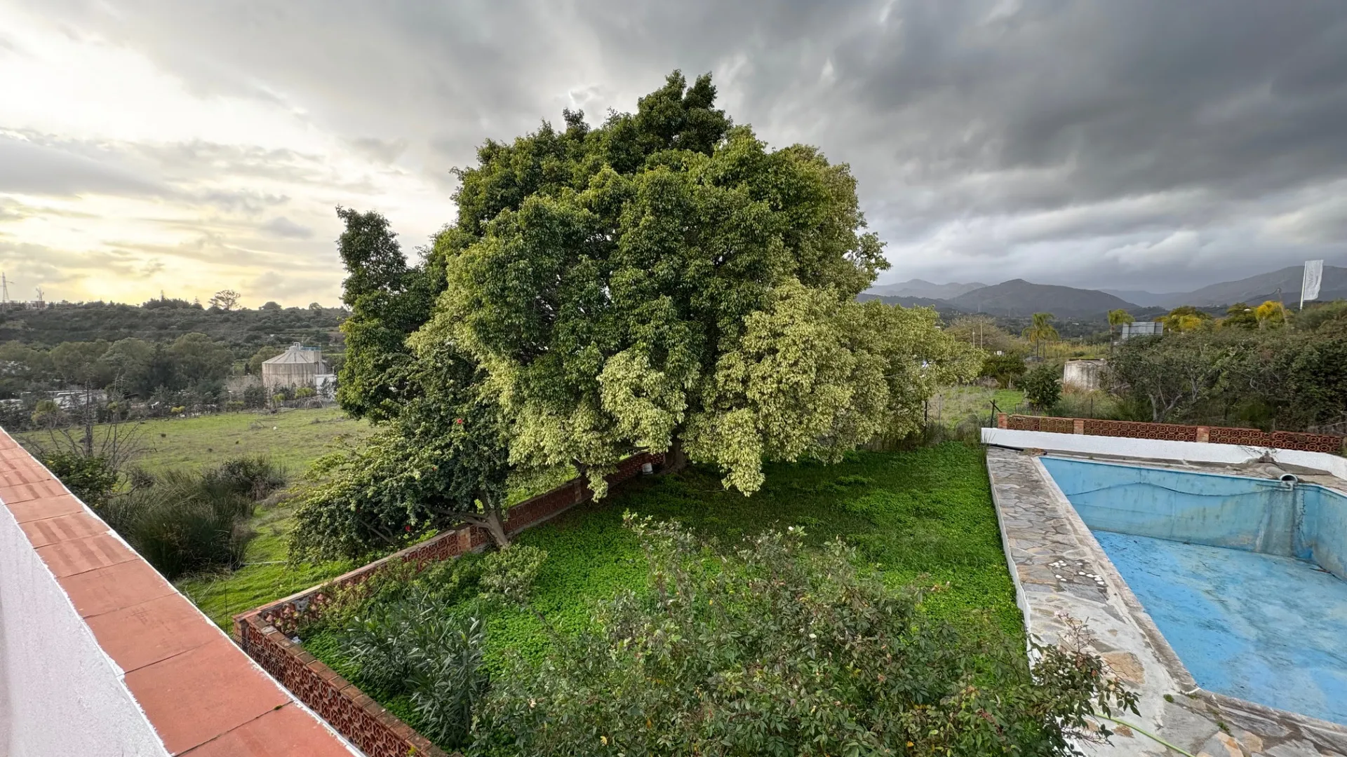 Se vende finca con 4 dormitorios en Guadalmansa