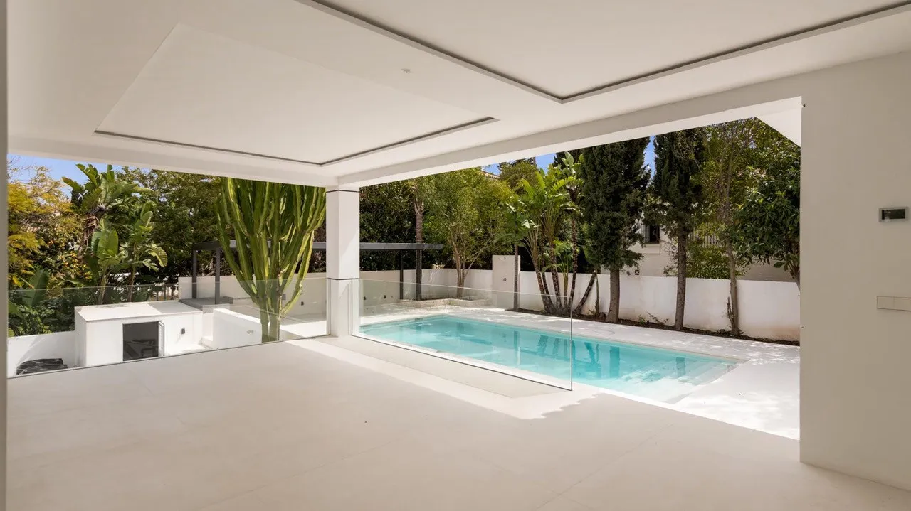Comprar villa en Guadalmina Alta de 6 dormitorios