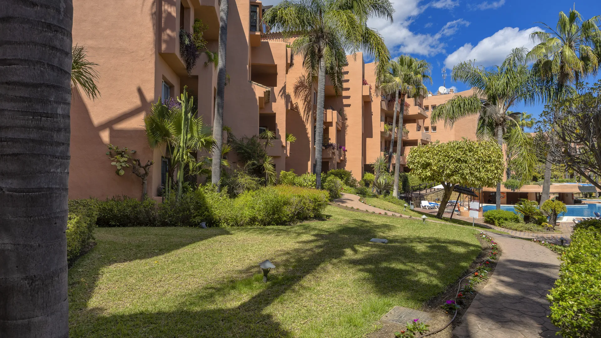 4 bedrooms Marbella Golden Mile apartment for sale