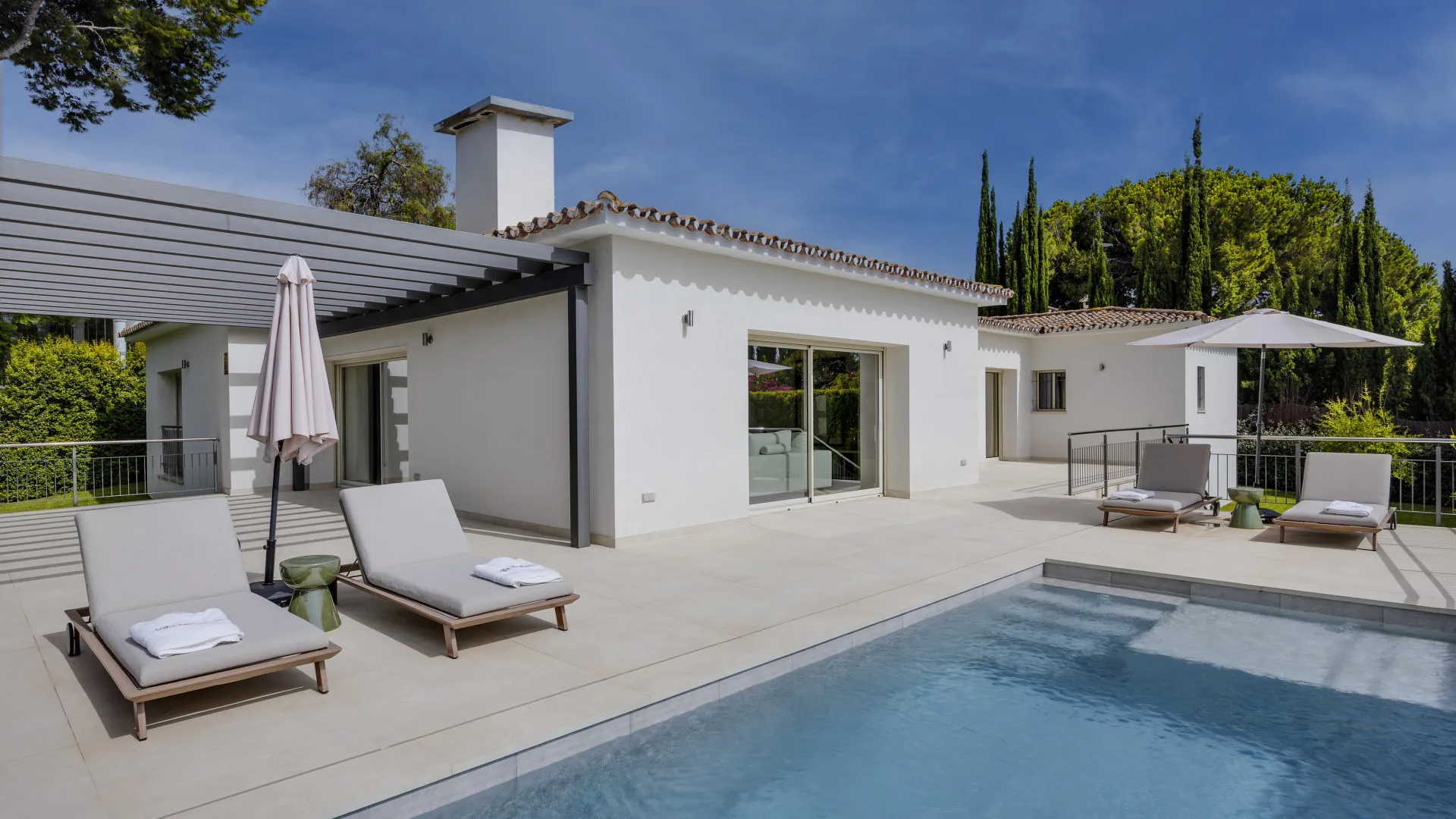 Comprar villa con 4 dormitorios en Guadalmina Alta