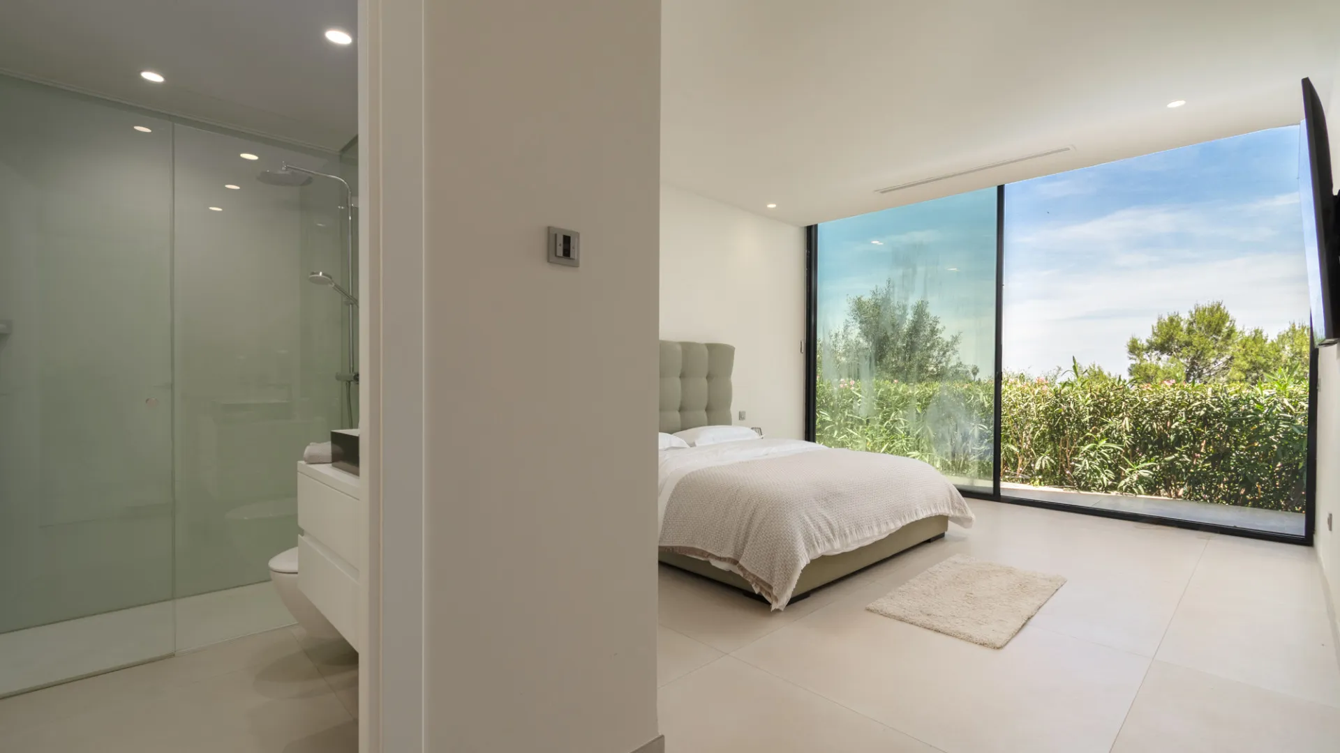 Se vende villa en Los Altos de los Monteros de 4 dormitorios