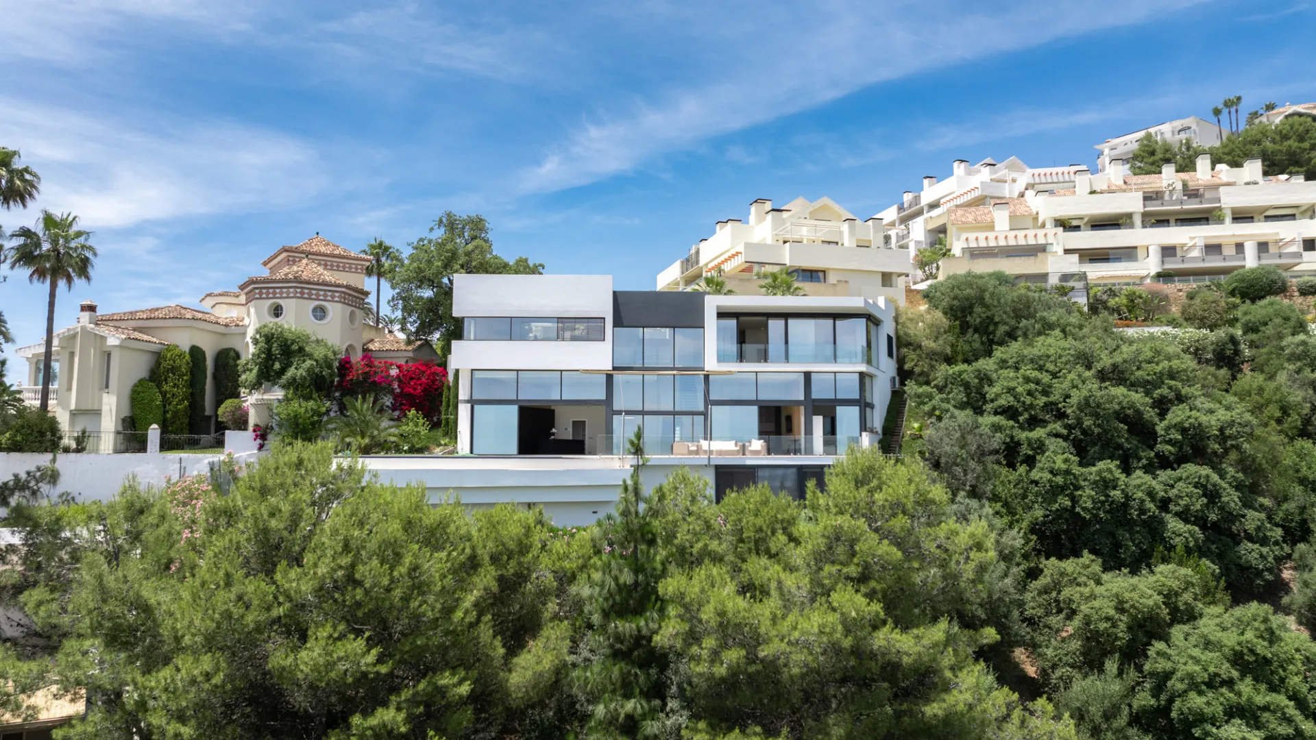 Se vende villa en Los Altos de los Monteros de 4 dormitorios