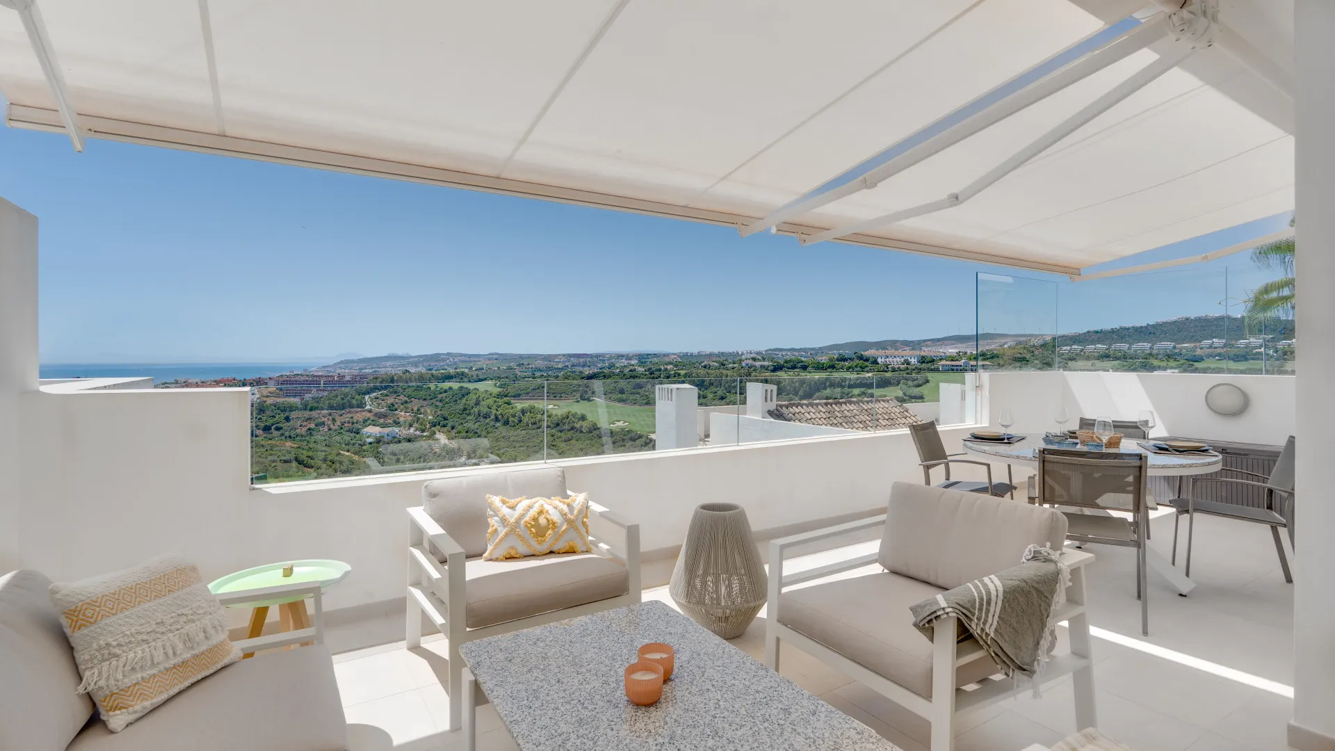 2 bedrooms penthouse for sale in Finca Cortesin