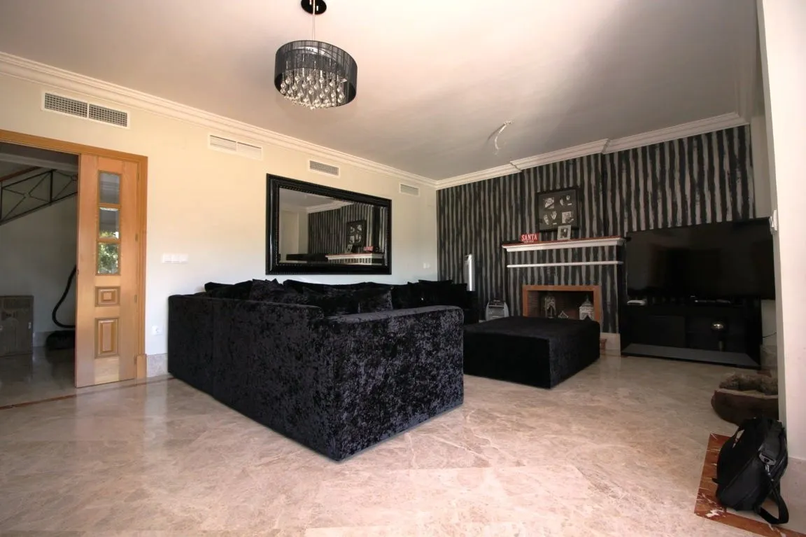 Villa con 4 dormitorios en venta en Marbella Este