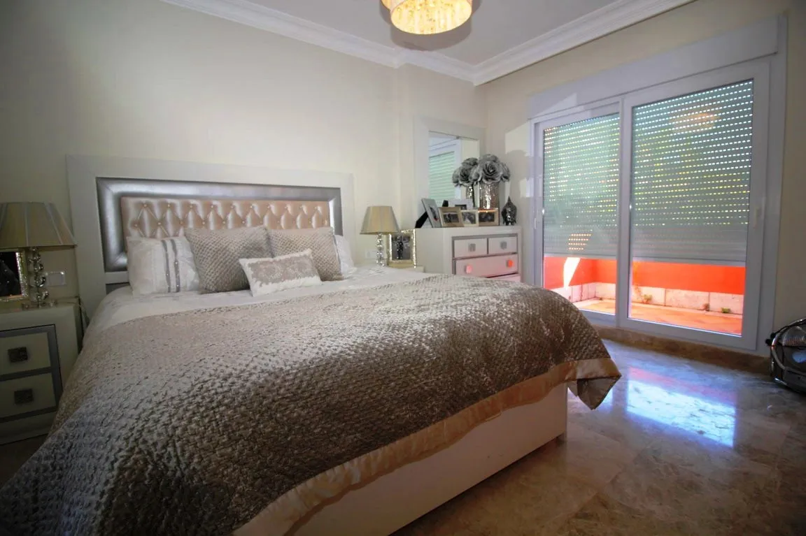 Villa con 4 dormitorios en venta en Marbella Este