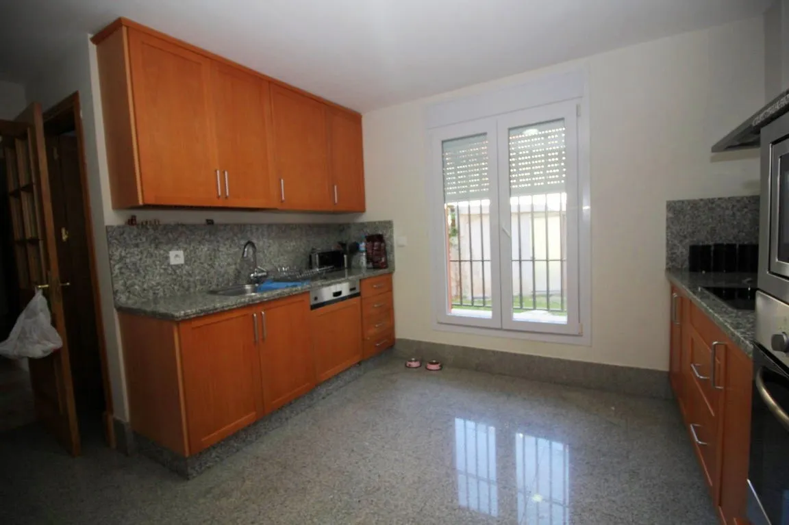 Villa con 4 dormitorios en venta en Marbella Este