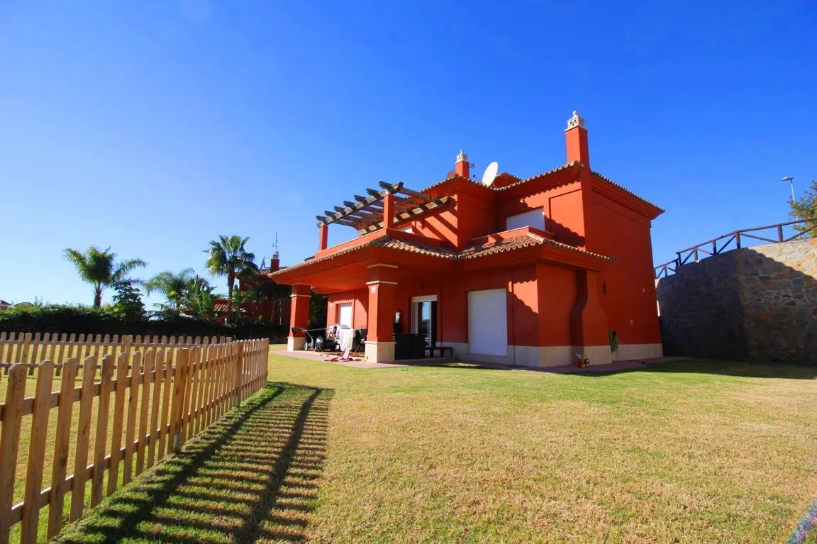 Villa con 4 dormitorios en venta en Marbella Este