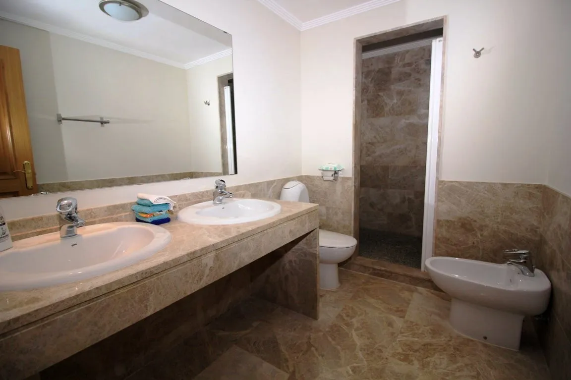 Villa con 4 dormitorios en venta en Marbella Este
