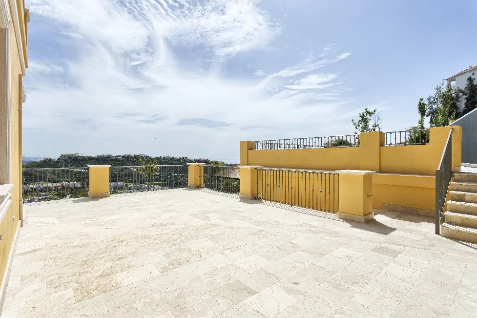Villa for sale in Ctra. De Ronda