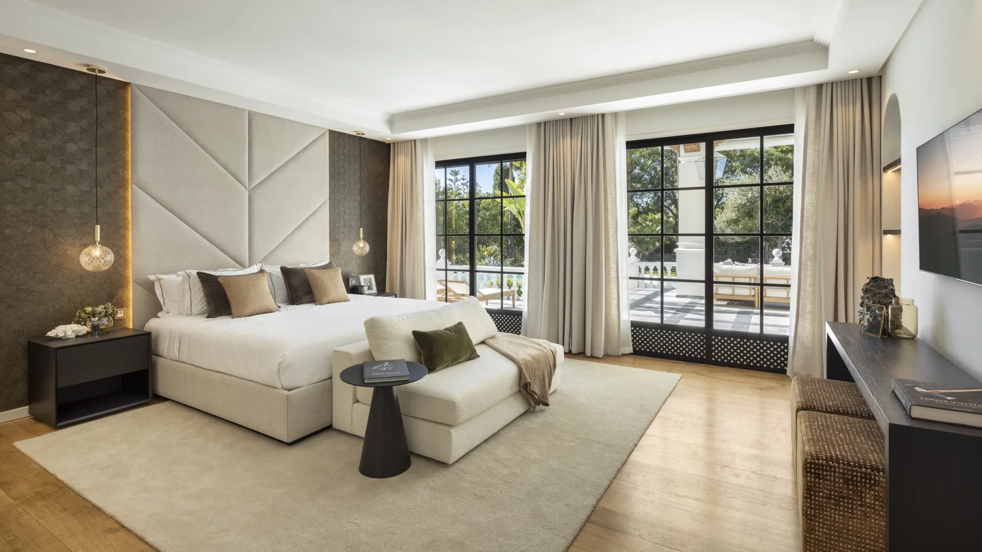 Villa a la venta en Nueva Andalucia con 12 dormitorios