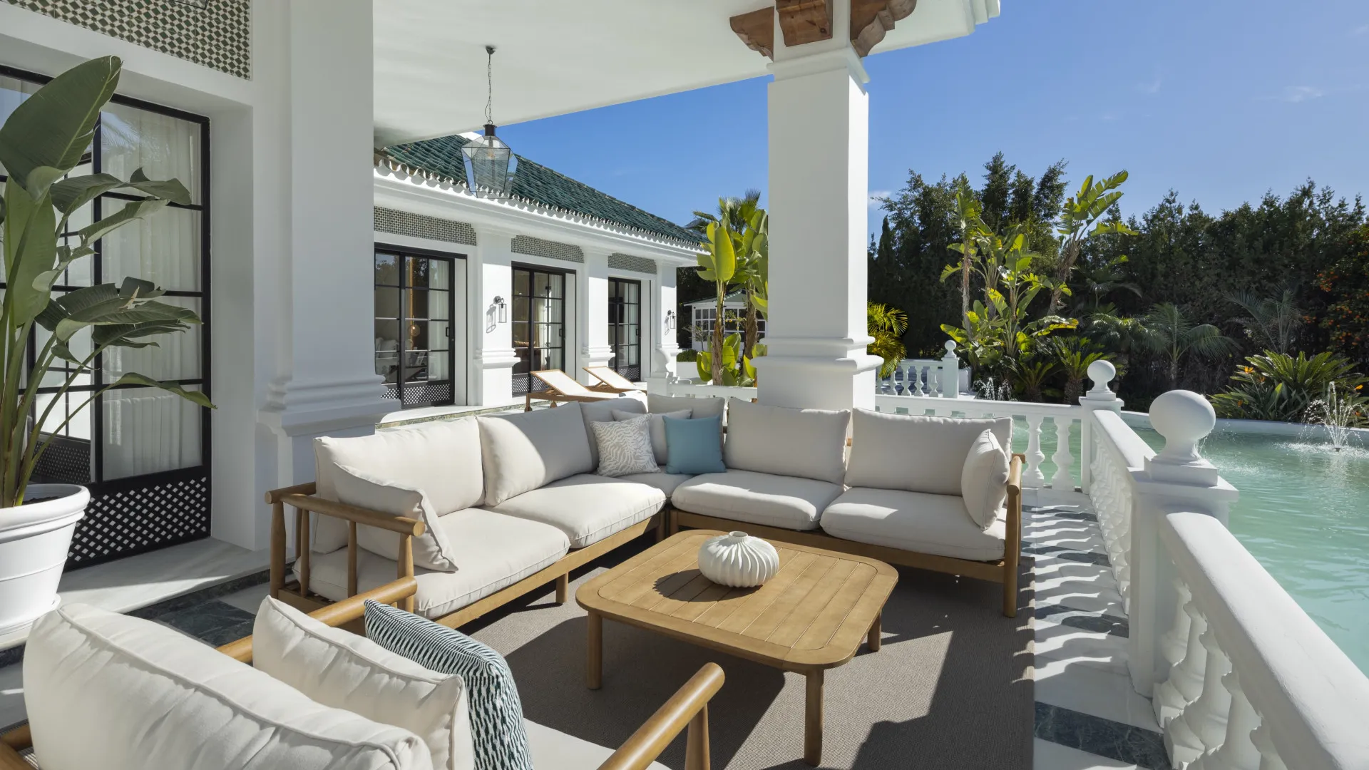 Villa a la venta en Nueva Andalucia con 12 dormitorios