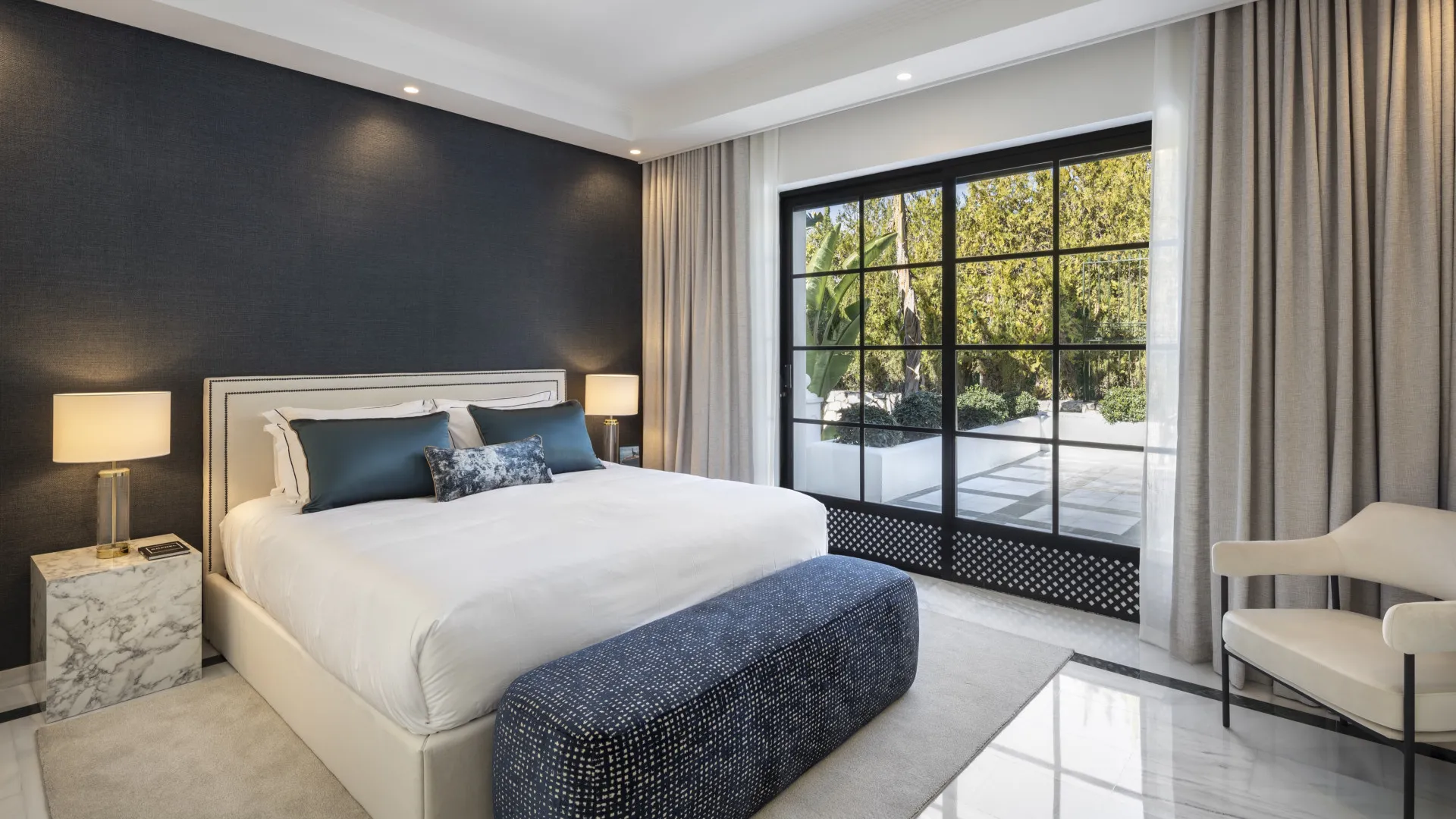 Villa a la venta en Nueva Andalucia con 12 dormitorios