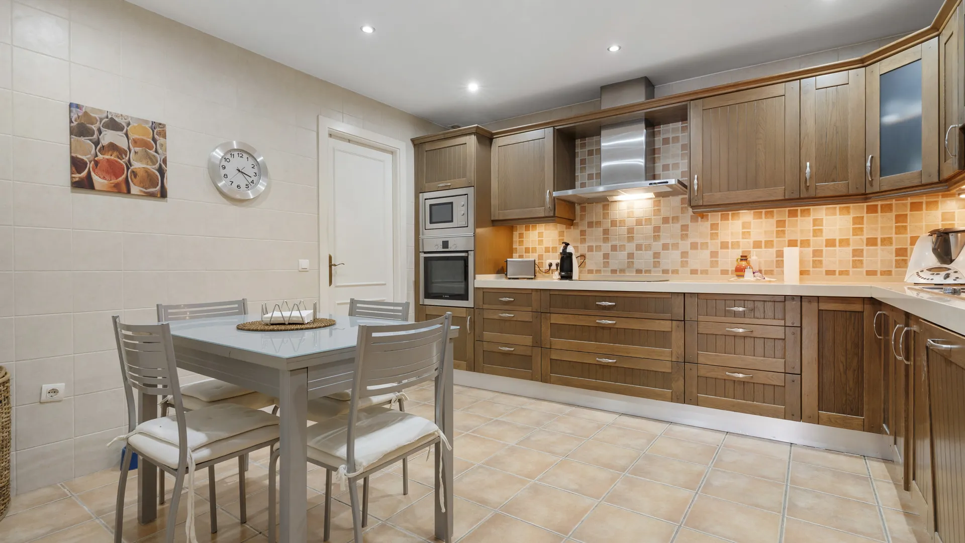 3 bedrooms Nueva Andalucia ground floor apartment for sale