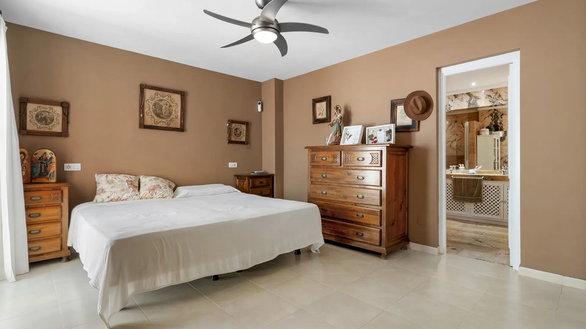 3 bedrooms Nueva Andalucia ground floor apartment for sale
